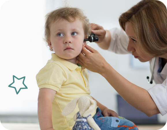 Тревожный симптом: что делать, если ребенок жалуется на боль в ухе